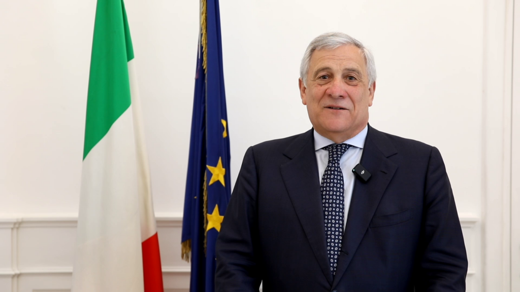 Antonio Tajani durante un incontro