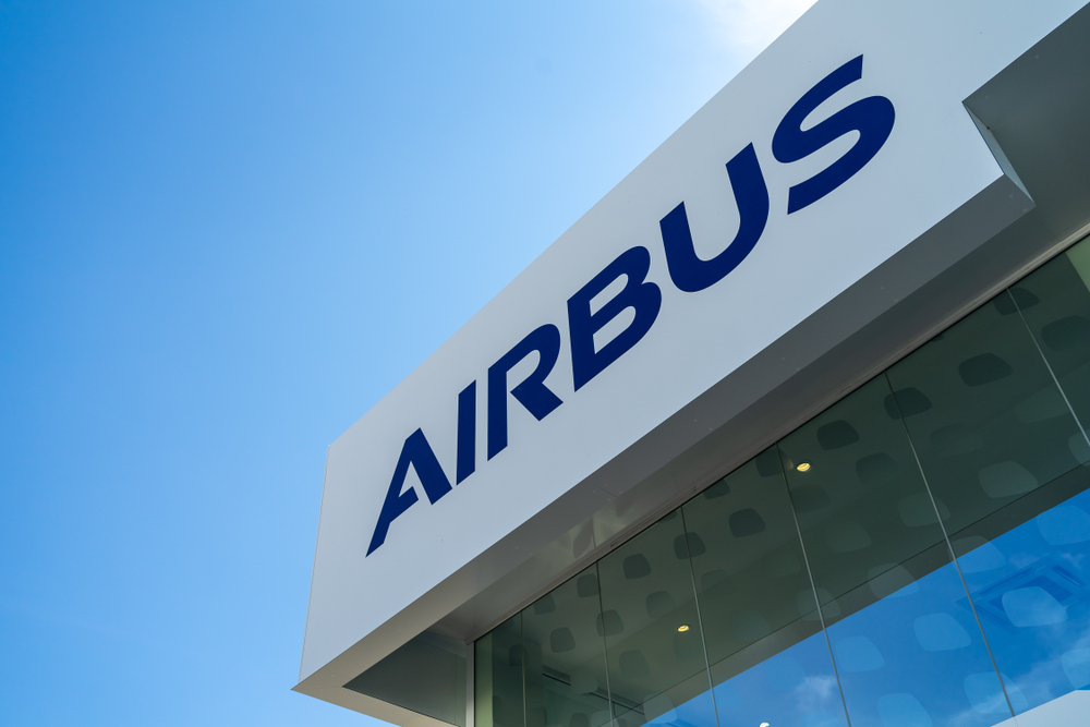 Logo della BEI e Airbus