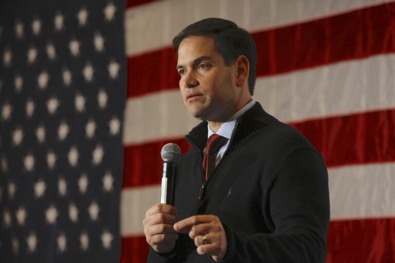Marco Rubio durante una conferenza stampa