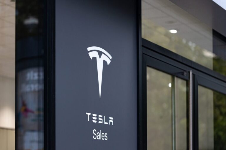 Logo Tesla