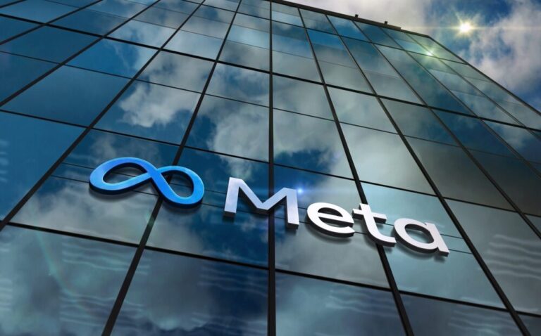 Logo AdGuard con visore Meta Quest
