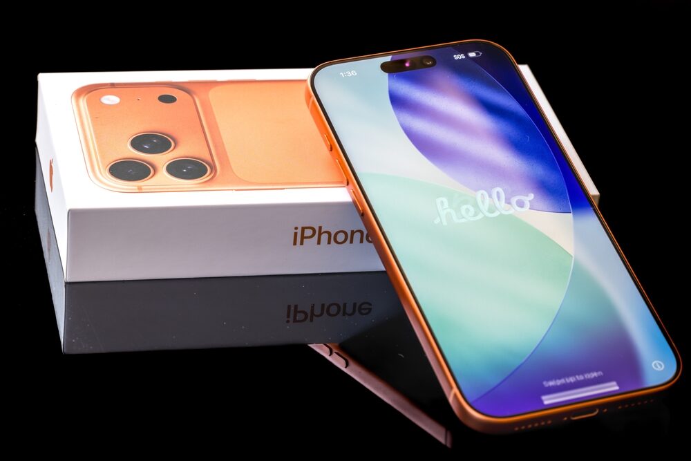iPhone Duo con design in titanio e display pieghevole